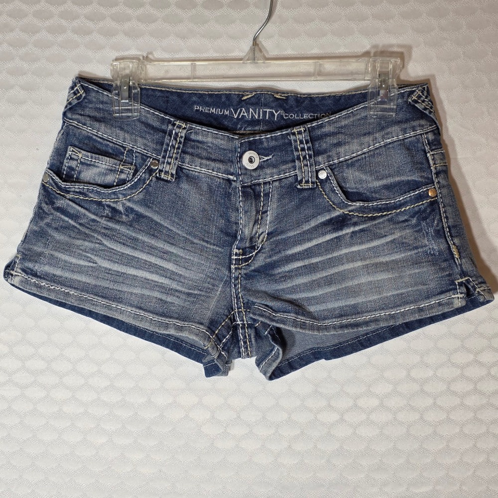 Vanity Premium Collection Curvy Denim Shorts Medium Wash Blue Size 28W Low Rise
